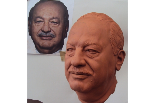 Galeria de imagenes de ESCULTORES, Escultor Hugo Yañez